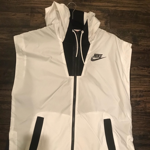 Nike Sleeveless Wind Breaker | Poshmark